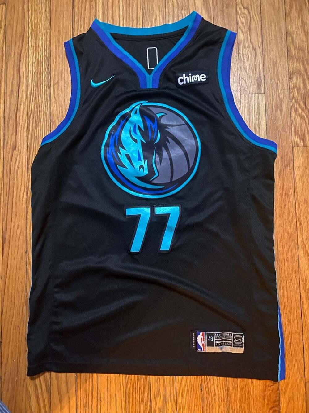 Nike Dallas Mavericks Luka Doncic #77 Black City Edition Swingman Jersey Size 48